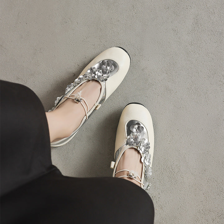 Mary Janes en cuir de vache avec appliqué floral 3D élégant pour femmes en blanc/noir