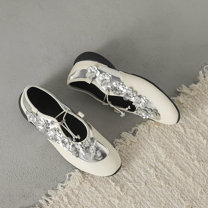 Mary Janes en cuir de vache avec appliqué floral 3D élégant pour femmes en blanc/noir