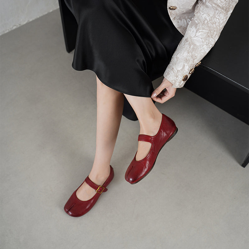 Ballerines Mary Jane en cuir lavé à bout fendu Tabi fait main en noir/rouge