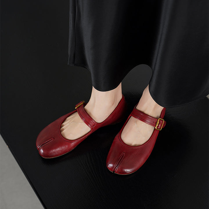 Ballerines Mary Jane en cuir lavé à bout fendu Tabi fait main en noir/rouge