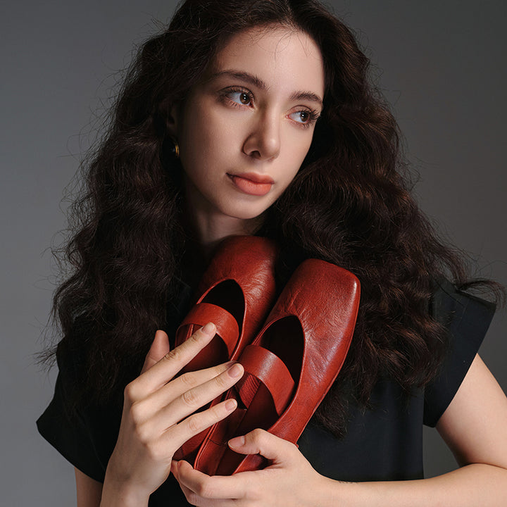 Ballerines Mary Jane en cuir de cheval fait main à bout carré minimaliste en noir/rouge