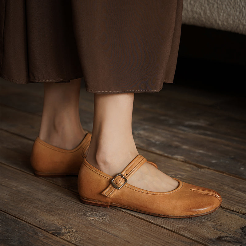Ballerines Mary Jane en cuir de cheval lavé à bout fendu Tabi fait main en noir/rouge/marron/abricot