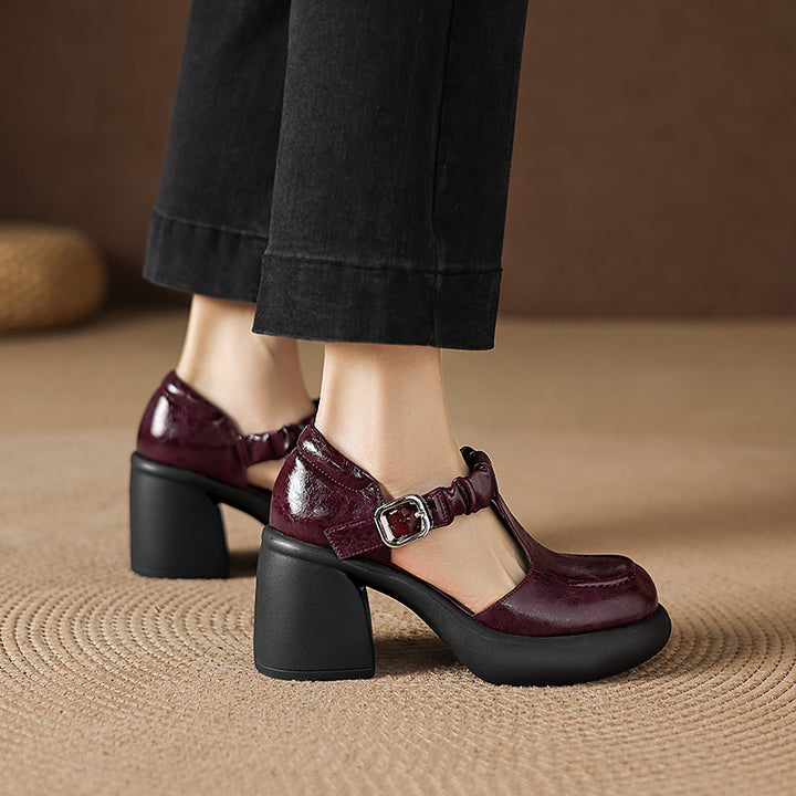 Talons Mary Jane T-Strap vintage froncés de 80 mm avec plateforme chunky en rouge vin/noir