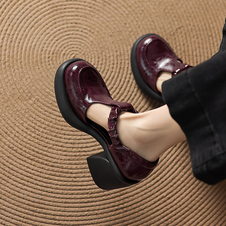Talons Mary Jane T-Strap vintage froncés de 80 mm avec plateforme chunky en rouge vin/noir