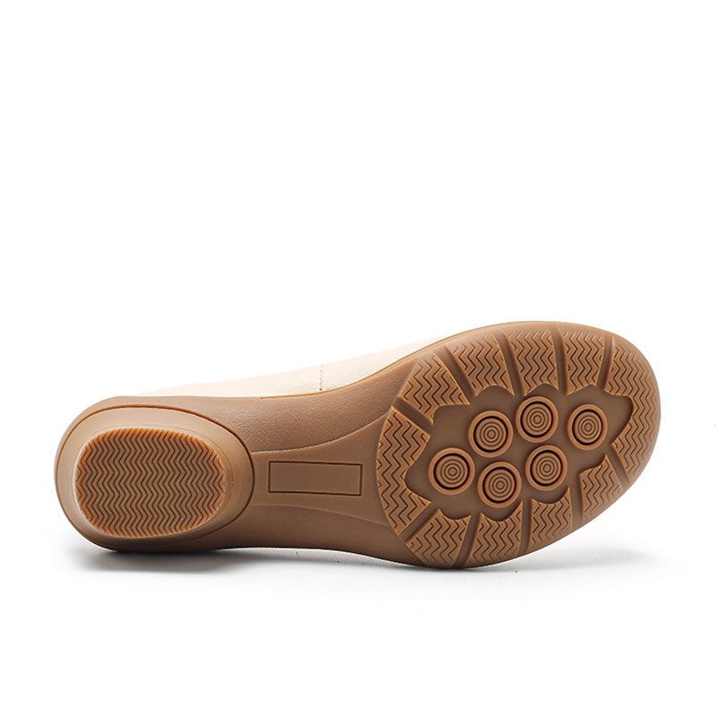 Escarpins en cuir faits main à talon bloc pour le bureau en beige/noir/chameau