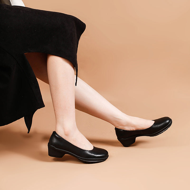 Escarpins en cuir faits main minimalistes pour le bureau en beige/noir pour femmes