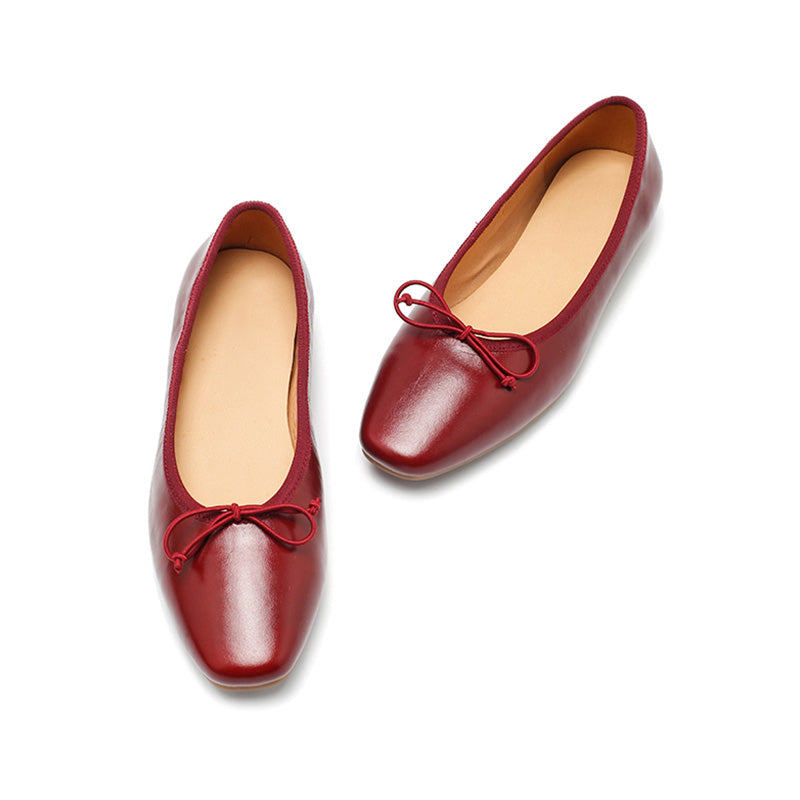 Ballerines en cuir de vache huilé à bout carré faites main pour femmes en rouge/noir/marron