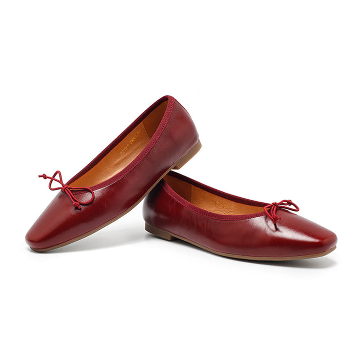 Ballerines en cuir de vache huilé à bout carré faites main pour femmes en rouge/noir/marron