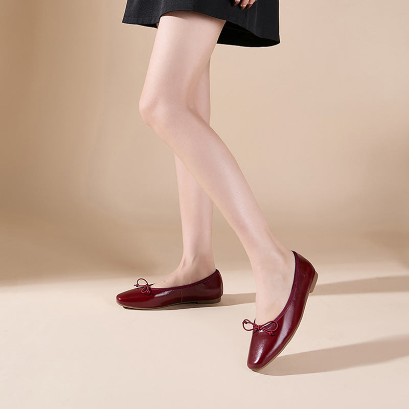 Ballerines en cuir de vache huilé à bout carré faites main pour femmes en rouge/noir/marron