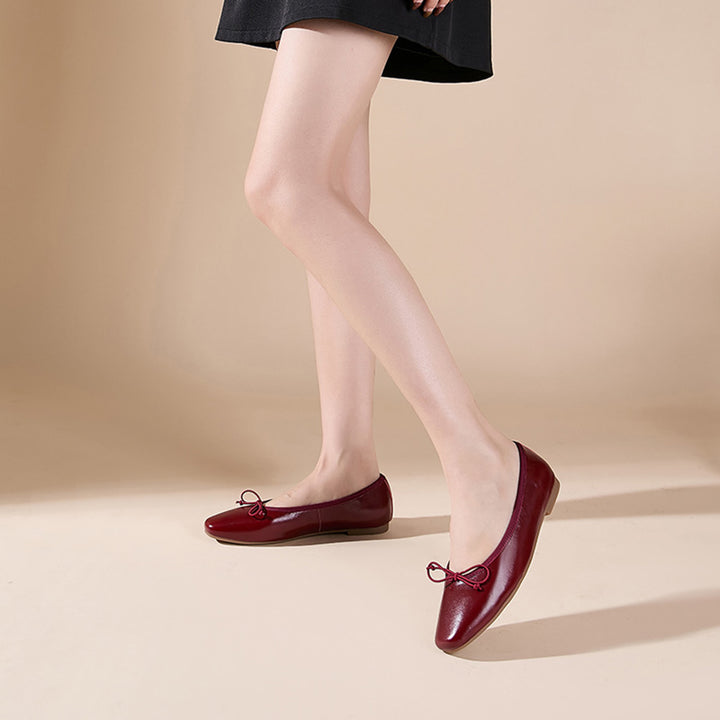 Ballerines en cuir de vache huilé à bout carré faites main pour femmes en rouge/noir/marron