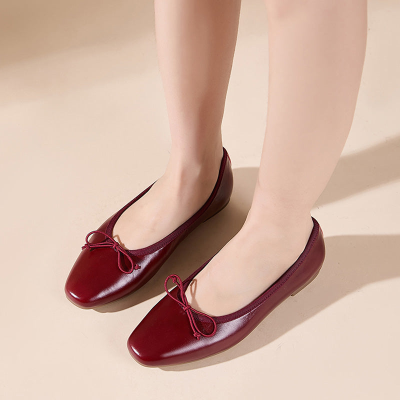Ballerines en cuir de vache huilé à bout carré faites main pour femmes en rouge/noir/marron