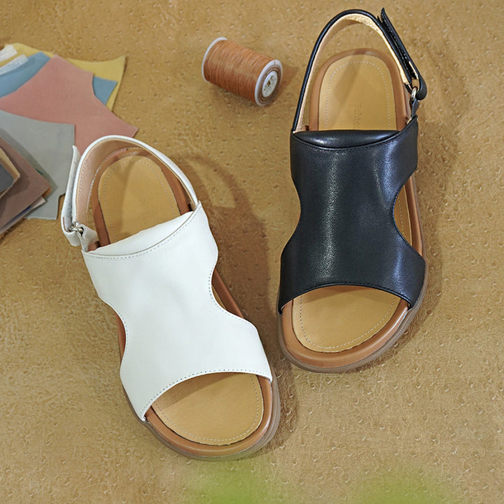 Sandales en cuir ouvertes à talon slingback plates pour femmes avec velcro en noir/beige