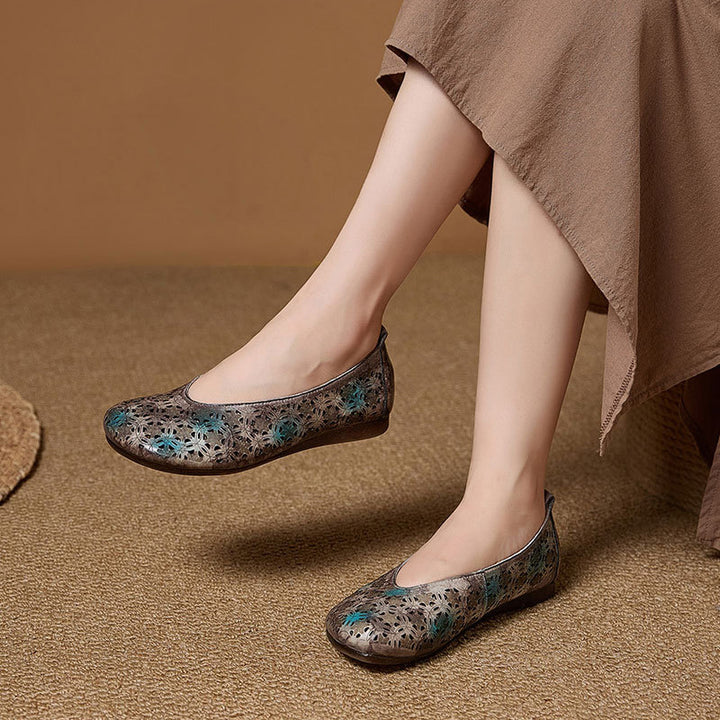 Mocassins en cuir perforé rétro Boho à enfiler pour femmes en marron/gris