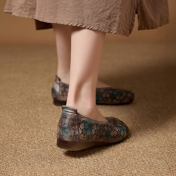 Mocassins en cuir perforé rétro Boho à enfiler pour femmes en marron/gris