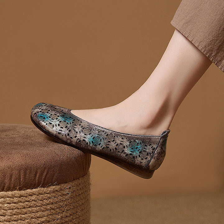 Mocassins en cuir perforé rétro Boho à enfiler pour femmes en marron/gris
