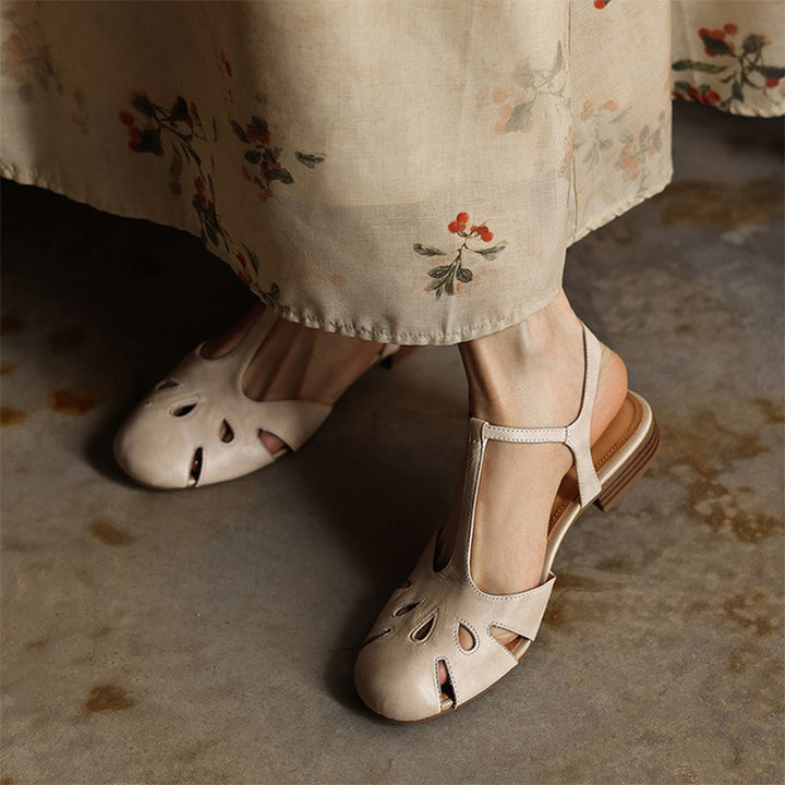 Sandales Mary Jane en cuir à bout fermé vintage avec découpes T-Strap en beige/noir/rouge vin