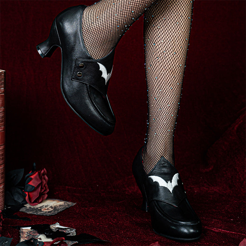 Escarpins en Cuir Brodés de Chauve-Souris Gothiques Faits Main, Talons de Sorcière Vintage pour Femmes en Noir