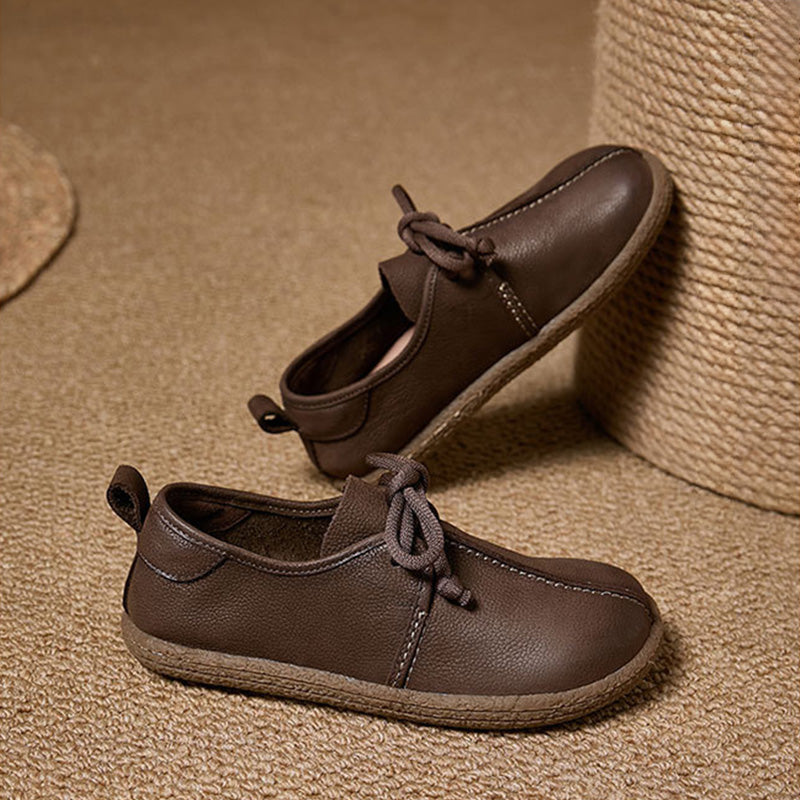 Bottines Plates en Cuir Plein Grain Souple à Lacets pour Femmes en Café/Gris