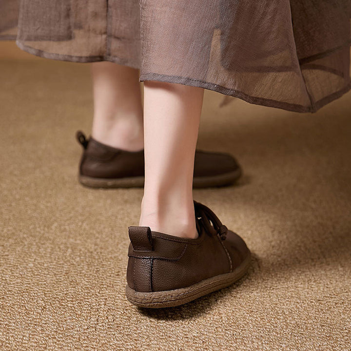 Bottines Plates en Cuir Plein Grain Souple à Lacets pour Femmes en Café/Gris
