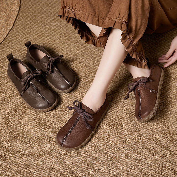 Bottines Plates en Cuir Plein Grain Souple à Lacets pour Femmes en Café/Gris