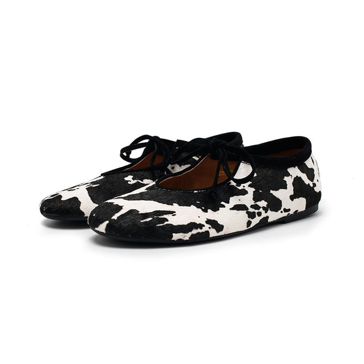dwarves3649-1 Flats 5.5 Black and White