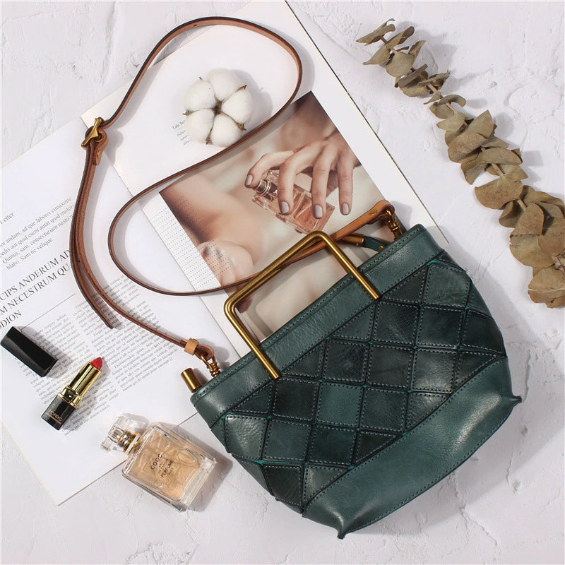 Sac seau avec Poignée en Métal et Motif Matelassé, Sac à Bandoulière Fait Main en Cuir Végétal Tanné en 4 Couleurs