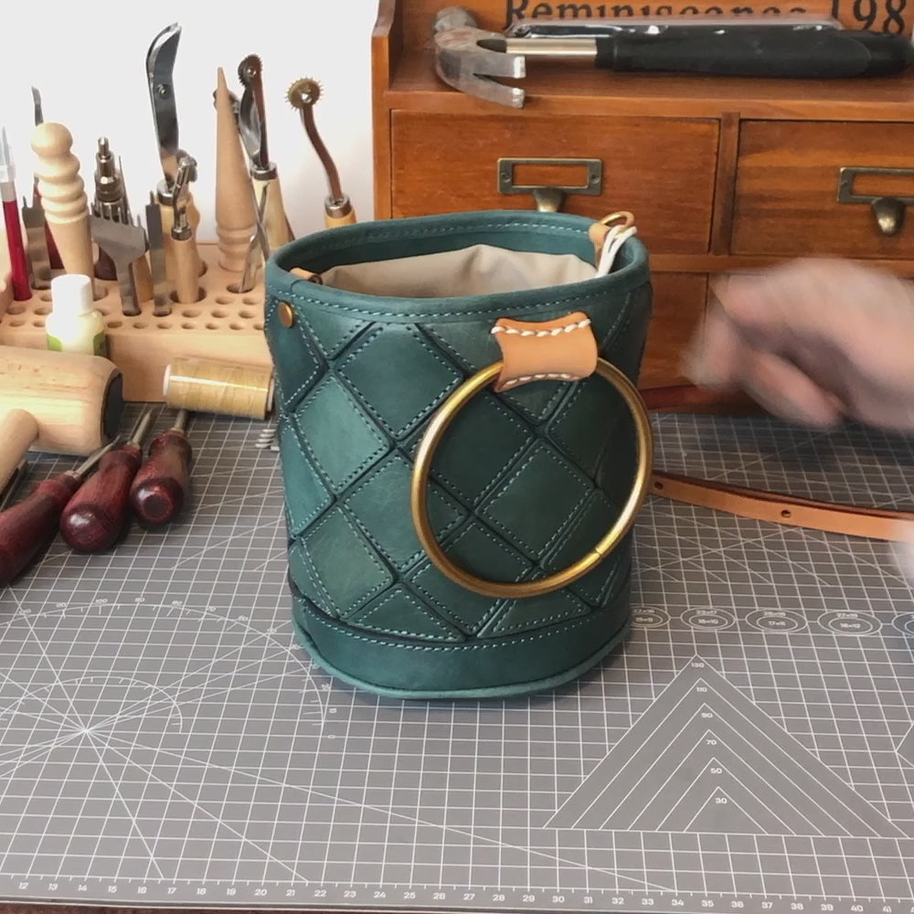 Sac seau Matelassé avec Poignée en Métal, Sac à Bandoulière et à Main en Cuir Végétal Tanné en 4 Couleurs