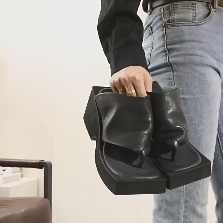 Sandales à plateforme rétro en cuir de vache à bout carré, claquettes de 85 mm pour femmes en noir