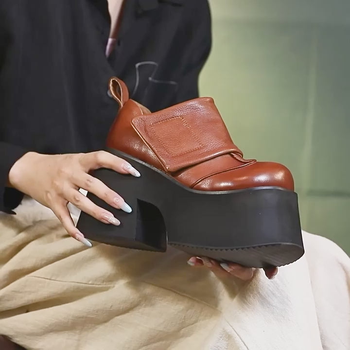 Bottes à plateforme en cuir à talon bloc 105mm audacieuses pour femmes avec sangle Velcro en noir/marron