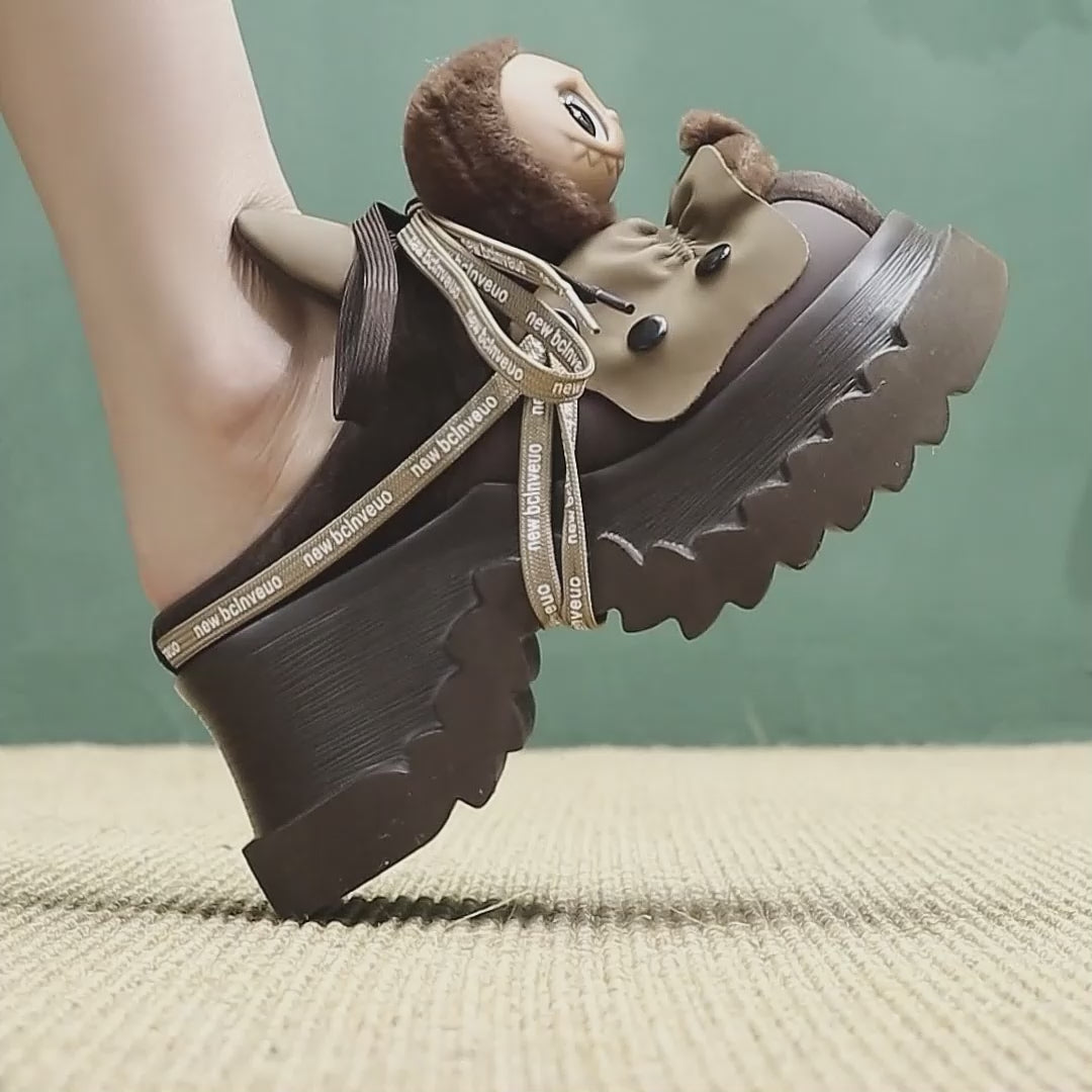 Mules à plateforme chunky de designer Y2K en cuir de poupée avec rivets de 80 mm en noir/café