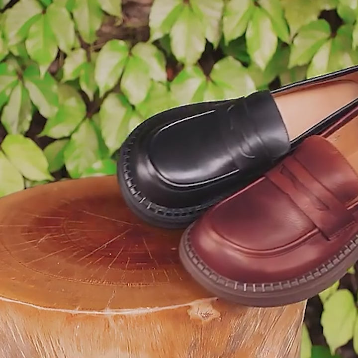 Mocassins en cuir à large bout en noir/café