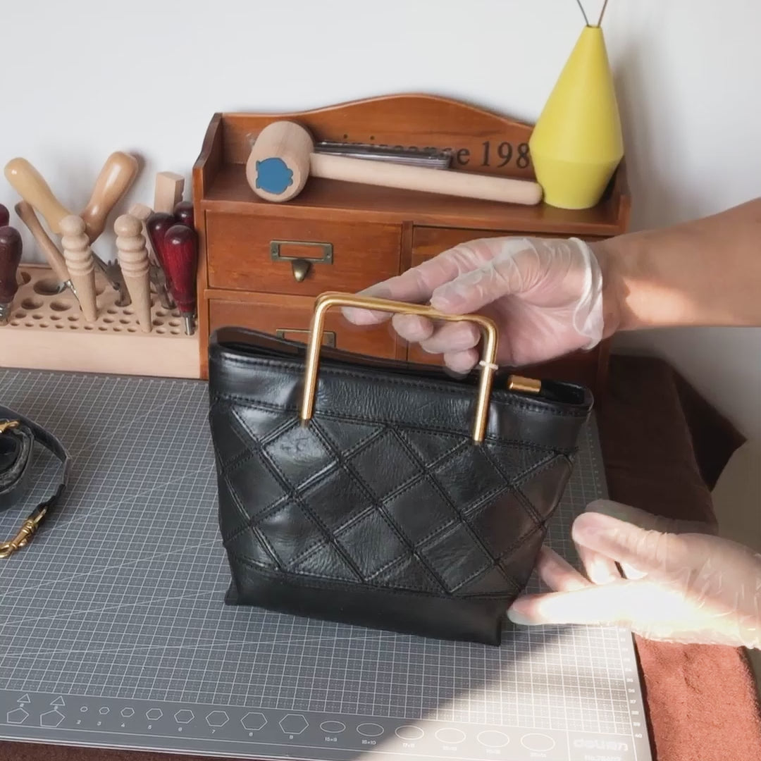 Sac seau avec Poignée en Métal et Motif Matelassé, Sac à Bandoulière Fait Main en Cuir Végétal Tanné en 4 Couleurs