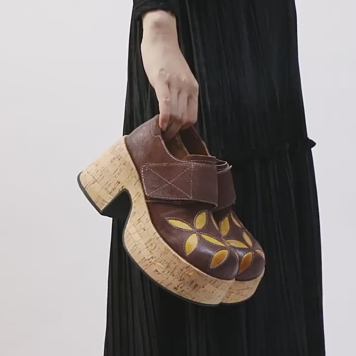 Mocassins à plateforme en cuir brûlé pour femmes avec fleurs, chaussures de créateur en gris/café