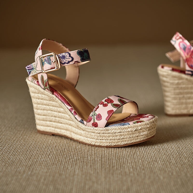 Sandals 