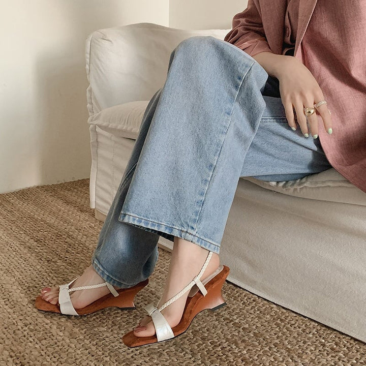  Sandals 