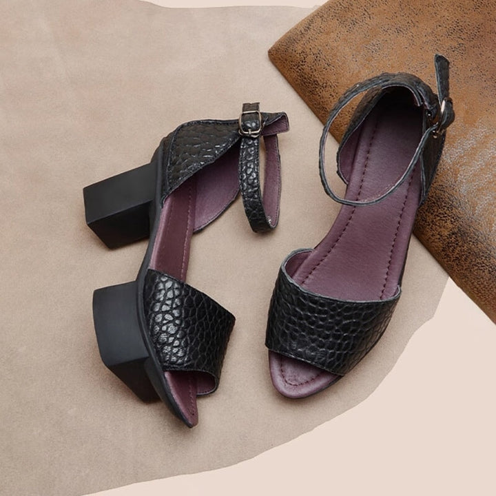 Sandals 