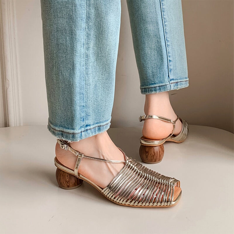  Sandals 