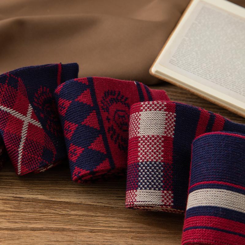 Chaussettes en coton rétro rouge foncé, longueur mollet, série de cadeaux de Noël, 4 paires