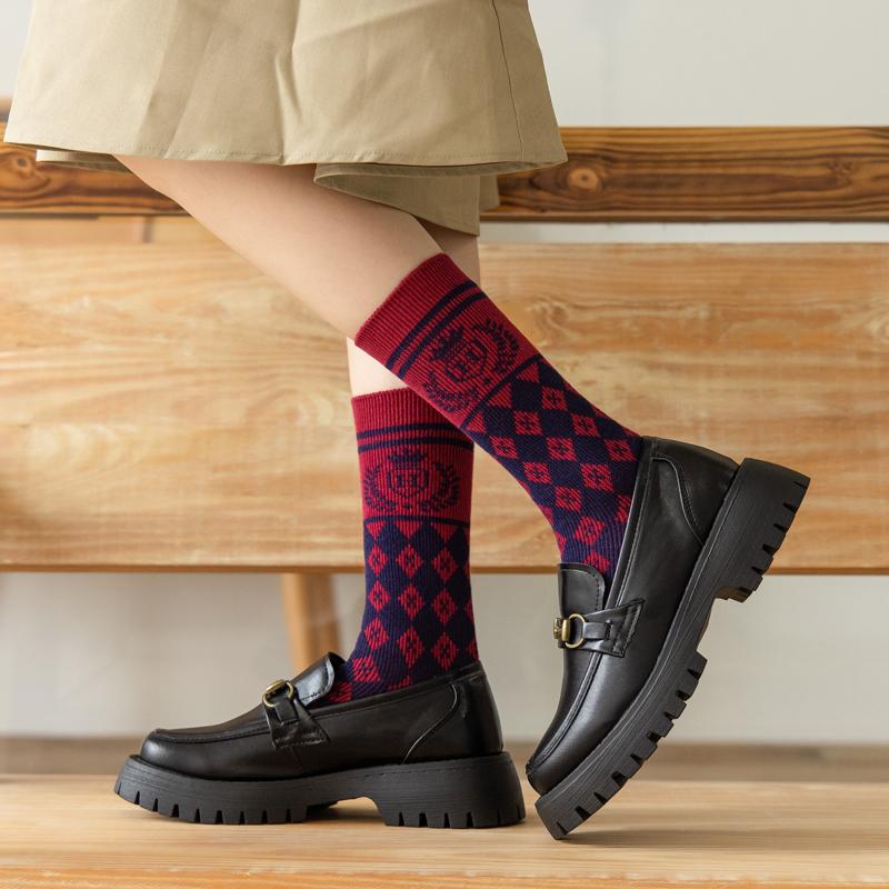 Chaussettes en coton rétro rouge foncé, longueur mollet, série de cadeaux de Noël, 4 paires