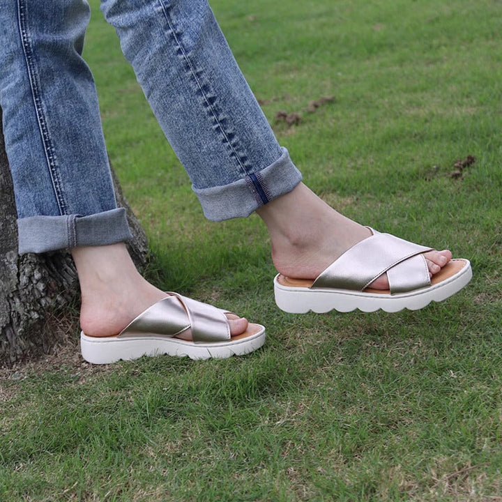 dwarves2536-25 slippers 8.5 Golden