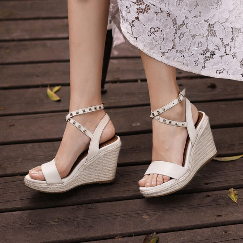  Sandals 
