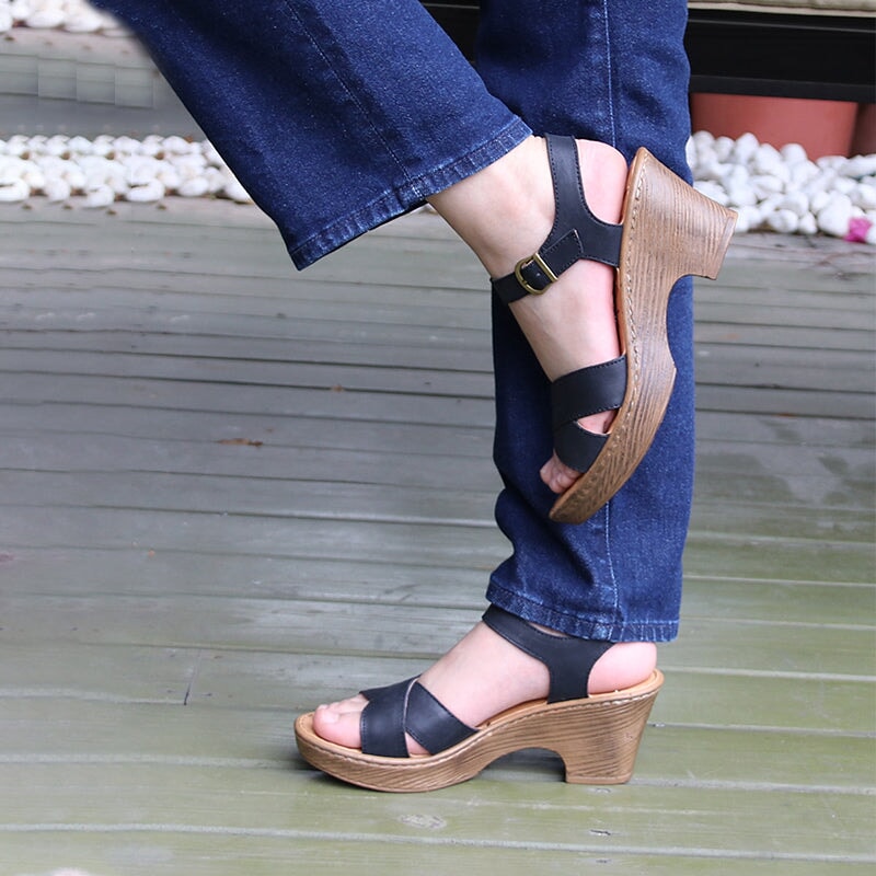  Sandals 