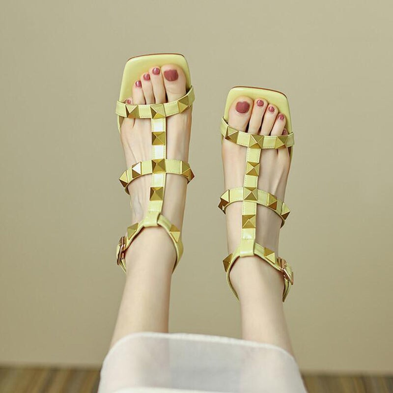  Sandals 