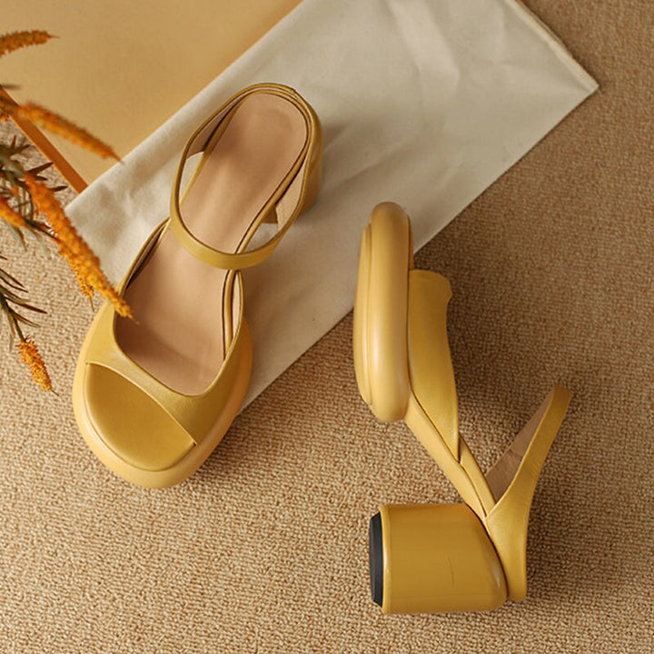  Sandals 