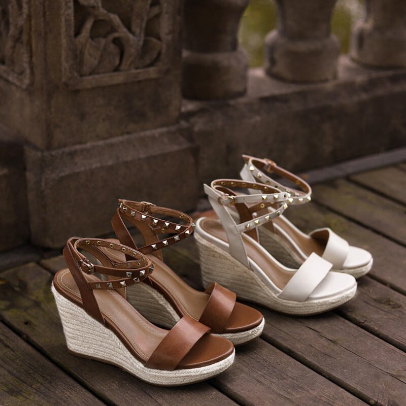  Sandals 