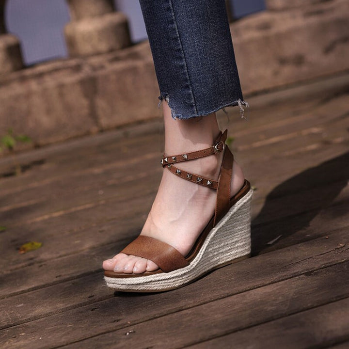 Sandals 