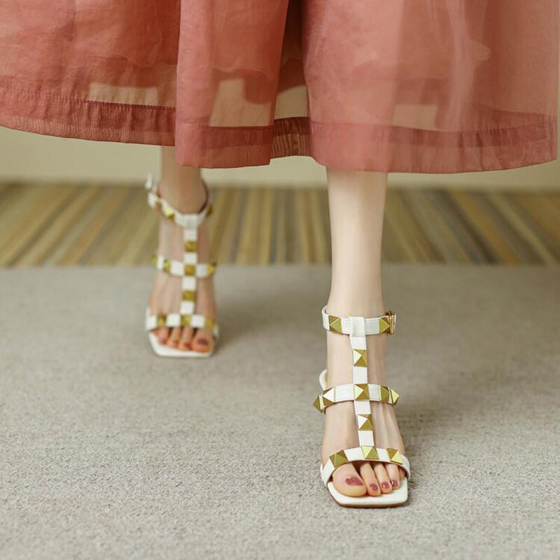  Sandals 